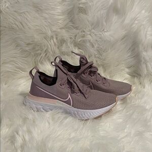 Nike Women's Mauve Sneakers